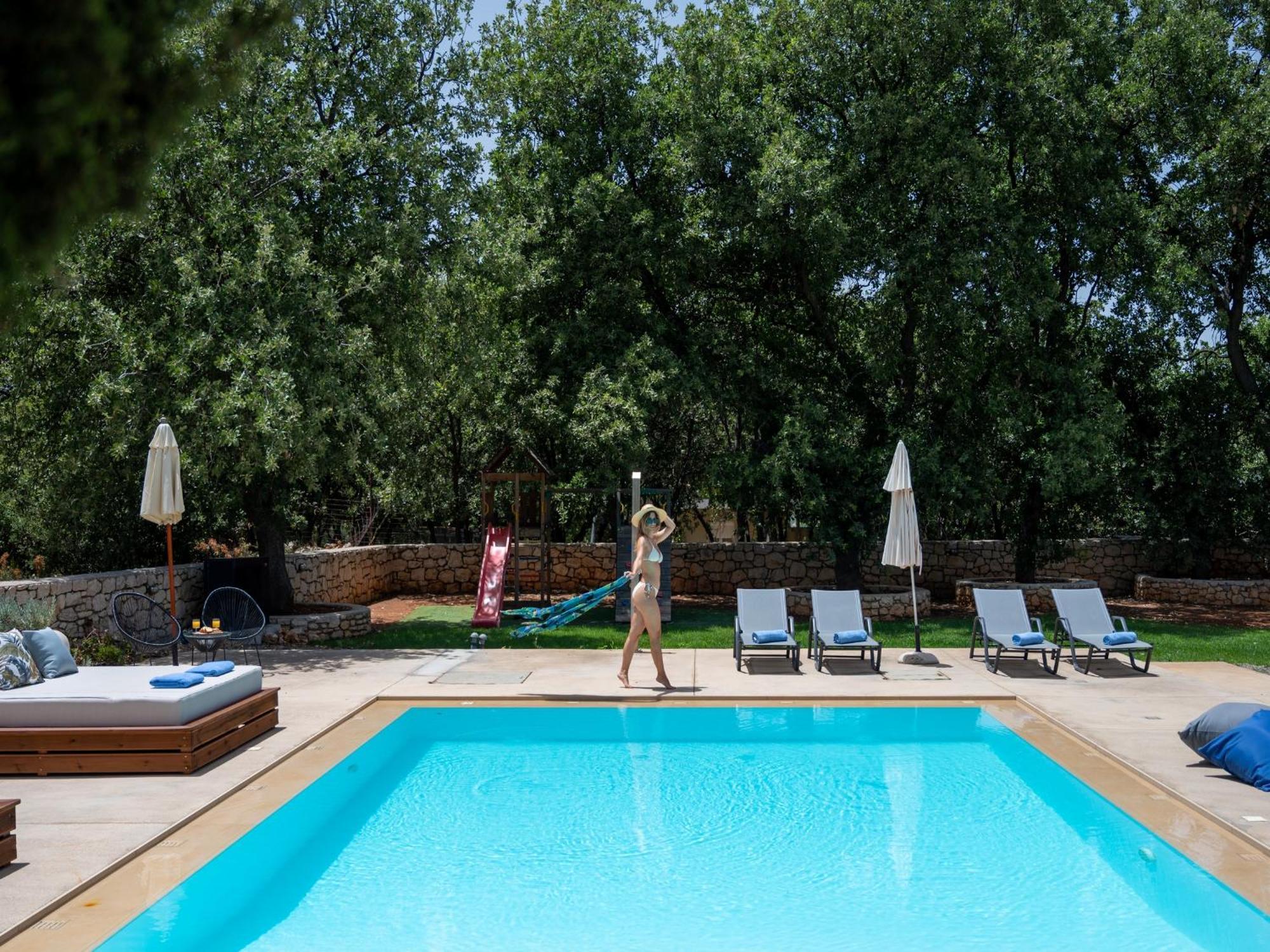 Villa Ellie - Heated Pool, Playground, Garden & Bbq! Vederoi Exterior photo