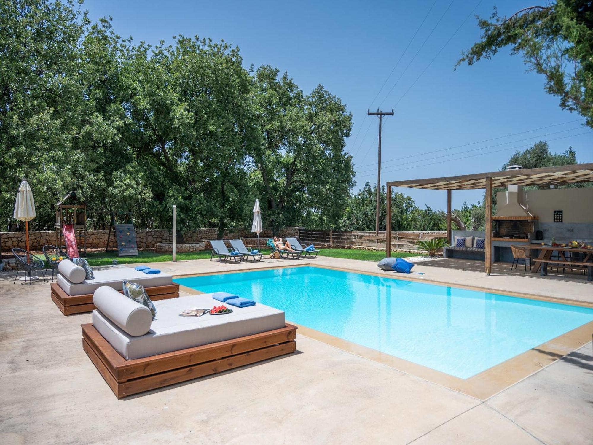 Villa Ellie - Heated Pool, Playground, Garden & Bbq! Vederoi Exterior photo