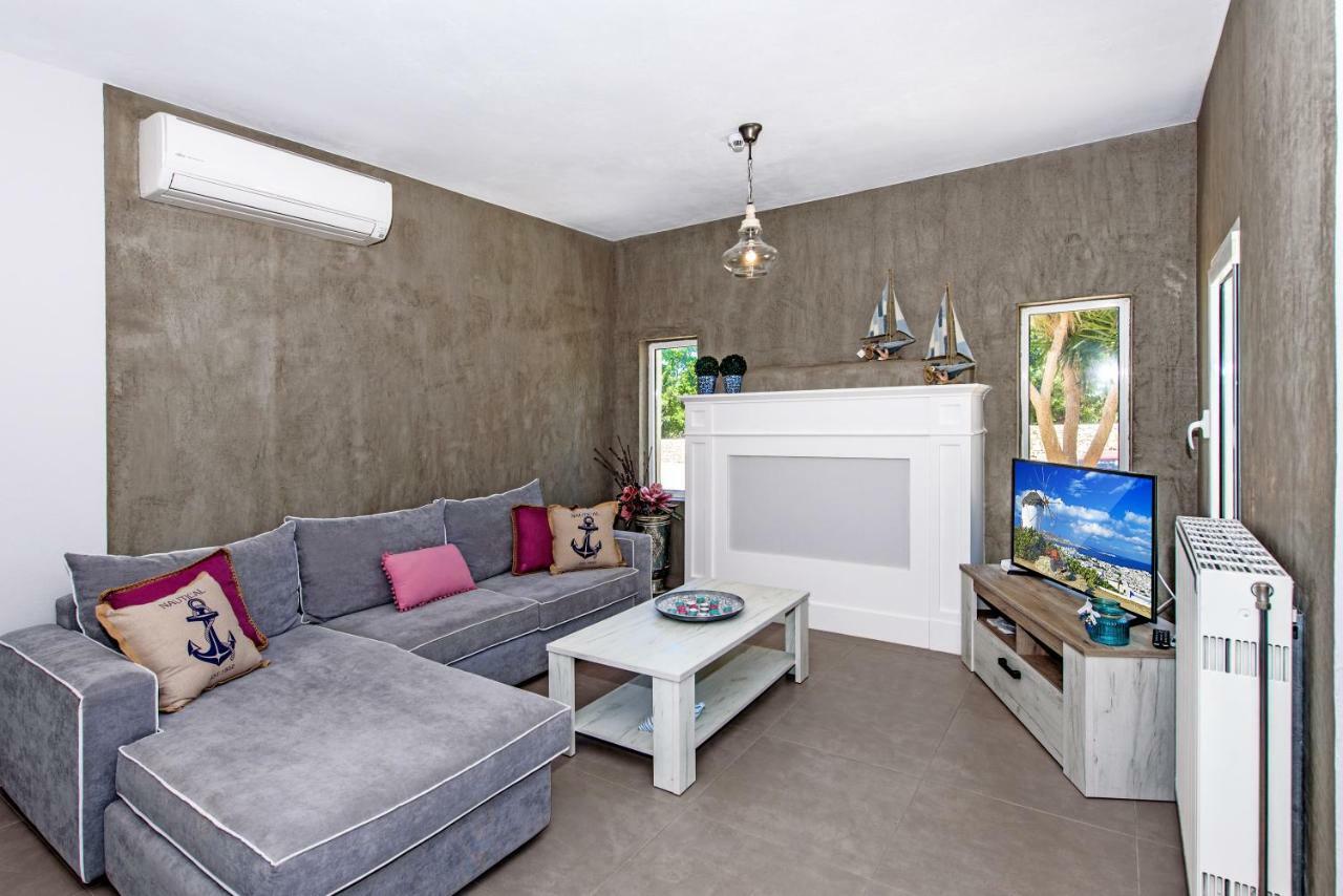 Villa Ellie - Heated Pool, Playground, Garden & Bbq! Vederoi Exterior photo